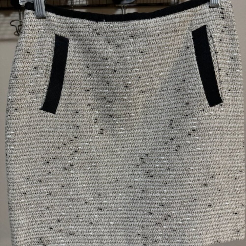 Banana Republic size 0 black/white/gold mini skirt